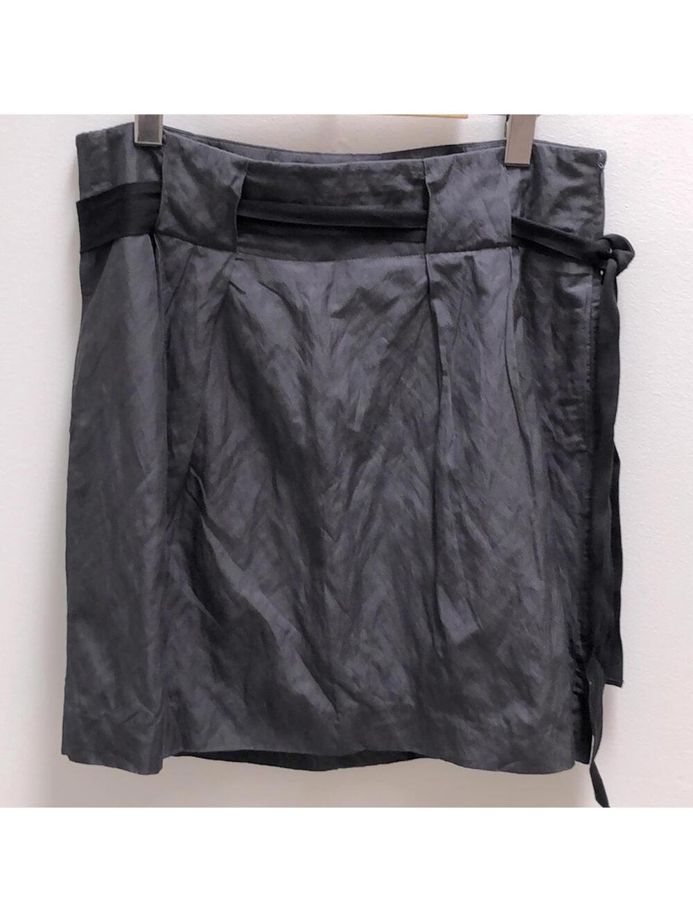 Banana Republic - Crinkly grey skirt with fabric belt - hint of shine - …